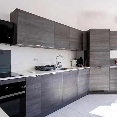 Le Madrid Avec Balcon Proche Croisette Plages Et Palais Des Festivals Apartamento